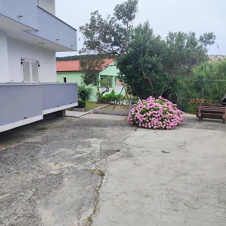 Apartment Valeria Lopar Esterno foto