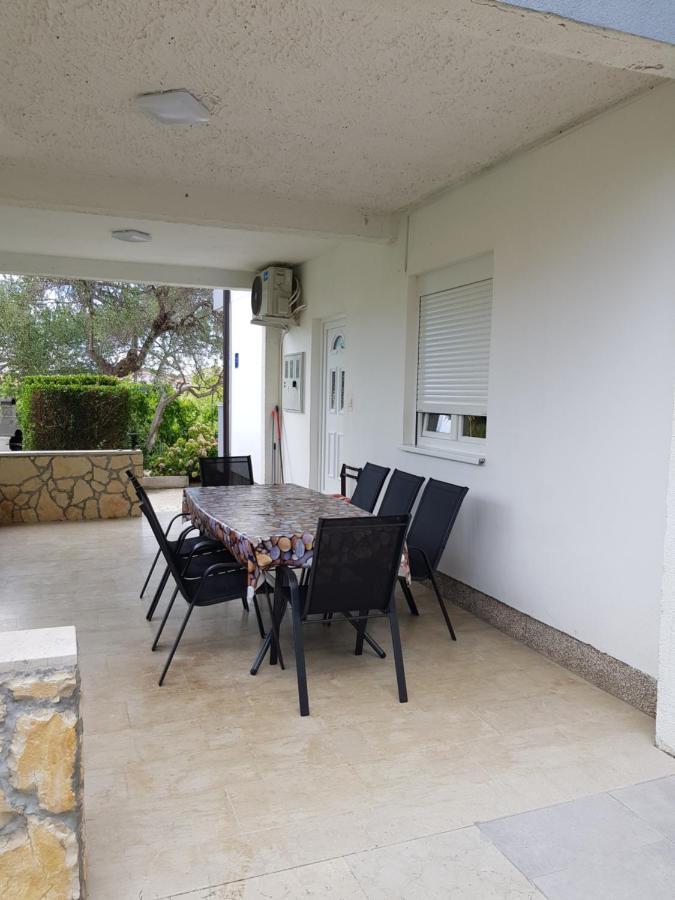 Apartment Valeria Lopar Esterno foto