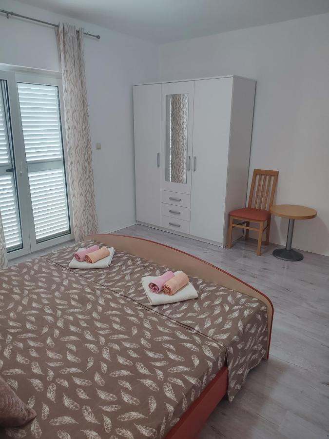 Apartment Valeria Lopar Esterno foto