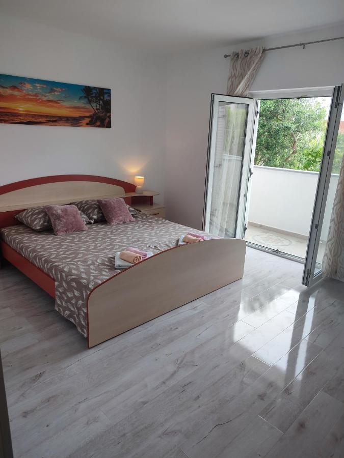 Apartment Valeria Lopar Esterno foto